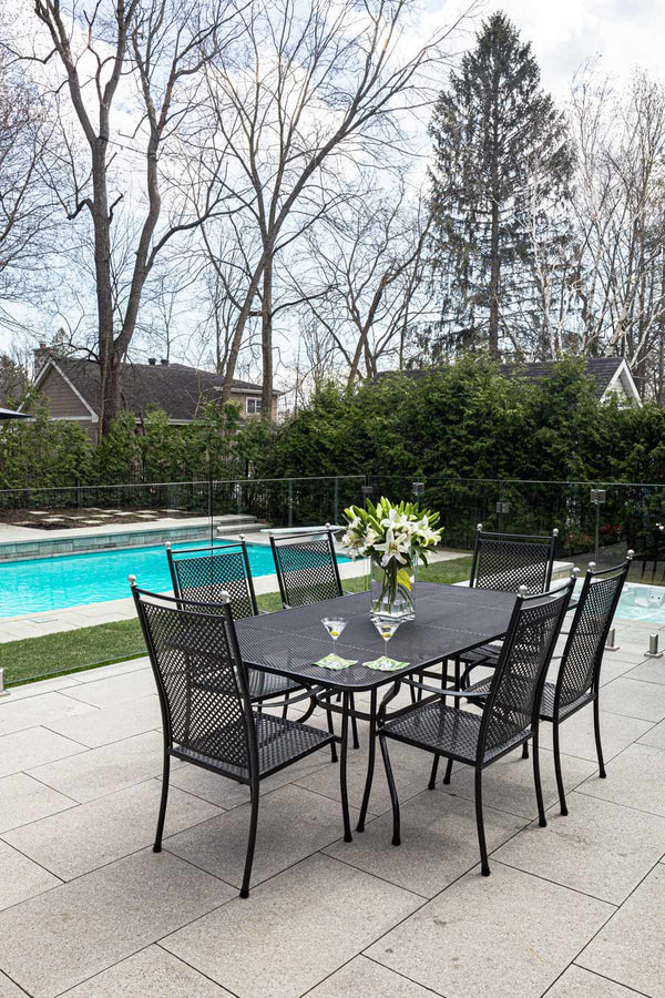 Frameless glass railing around pool and deck